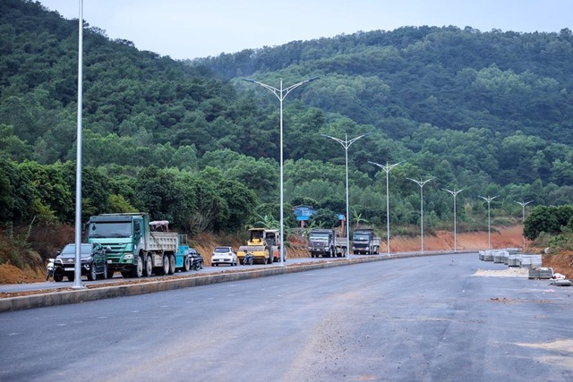 Dự án cải tạo, nâng cấp Quốc lộ 37 đoạn qua khu di tích Côn Sơn – Kiếp Bạc, nối từ Quốc lộ 18 đến ngã ba An Lĩnh có ý nghĩa quan trọng trong việc kết nối Hải Dương - Bắc Giang - Quảng Ninh. Ảnh: VGP/Nhật Bắc