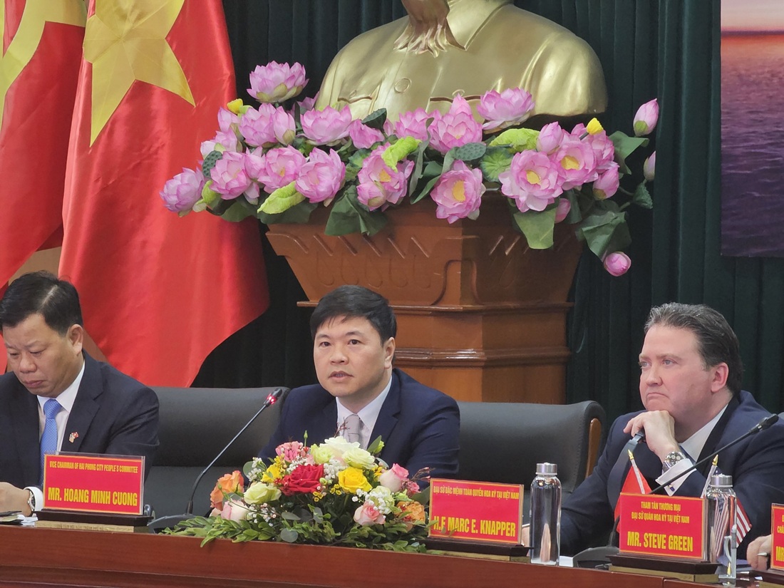 Ông Hoàng Minh Cường, Phó chủ tịch UBND TP. Hải Phòng phát biểu khai mạc Hội thảo
