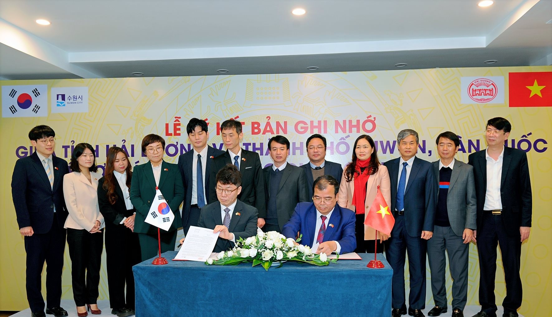 Lãnh đạo hai bên đã ký biên bản ghi nhớ về hợp tác địa phương trong giai đoạn 2024-2026