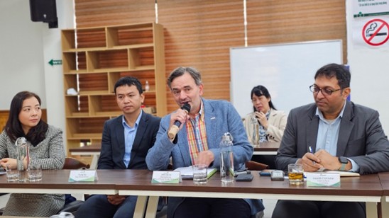 Ông John Harris, Phó Giám đốc, Phòng Biến đổi khí hậu, Năng lượng, và Môi trường của USAID