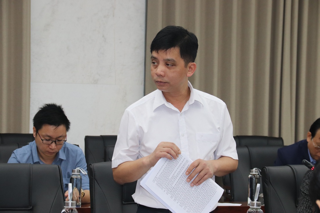 Ông Nguyễn Hải Châu, Phó giám đốc Sở Kế hoạch và Đầu tư Hải Dương báo cáo về tình hình giải ngân vốn đầu tư công trên địa bàn tỉnh trong 2 tháng đầu năm 2024