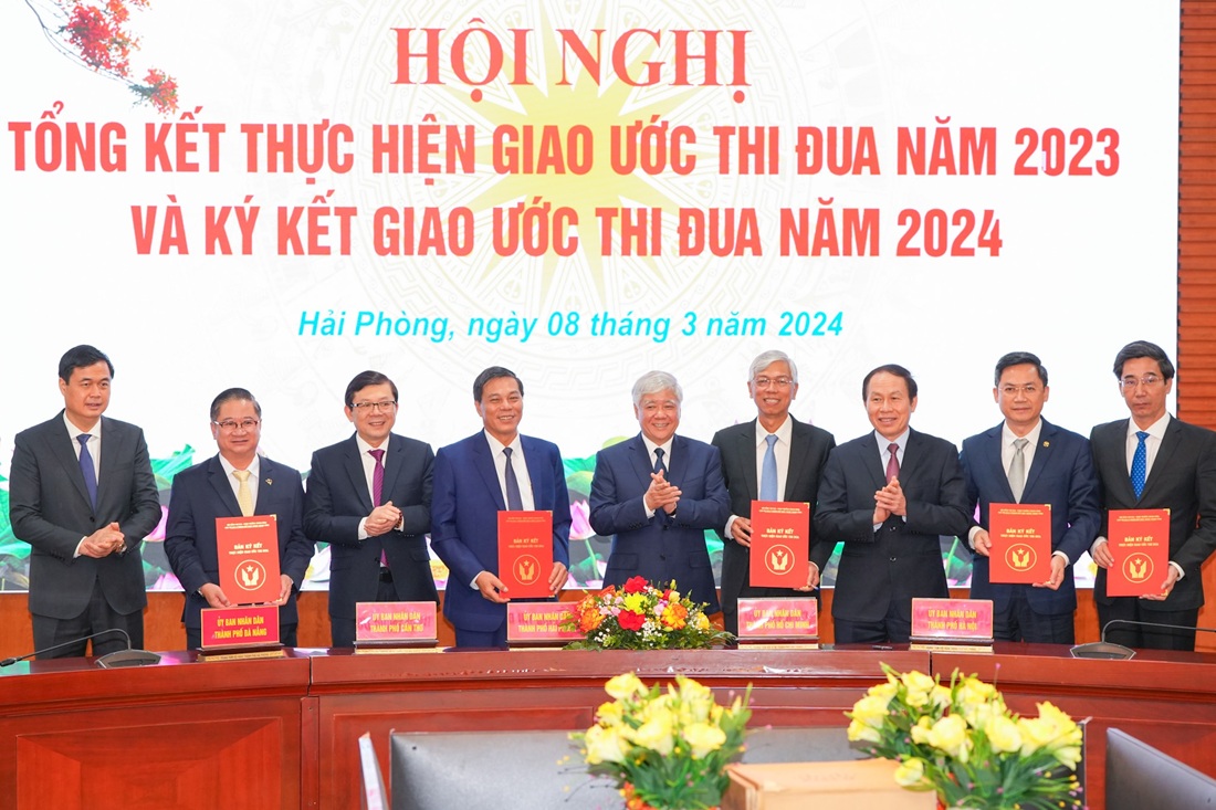 Lãnh đạo 5 thành phố trực thuộc Trung ương Ký kết giao ước thi đua năm 2024