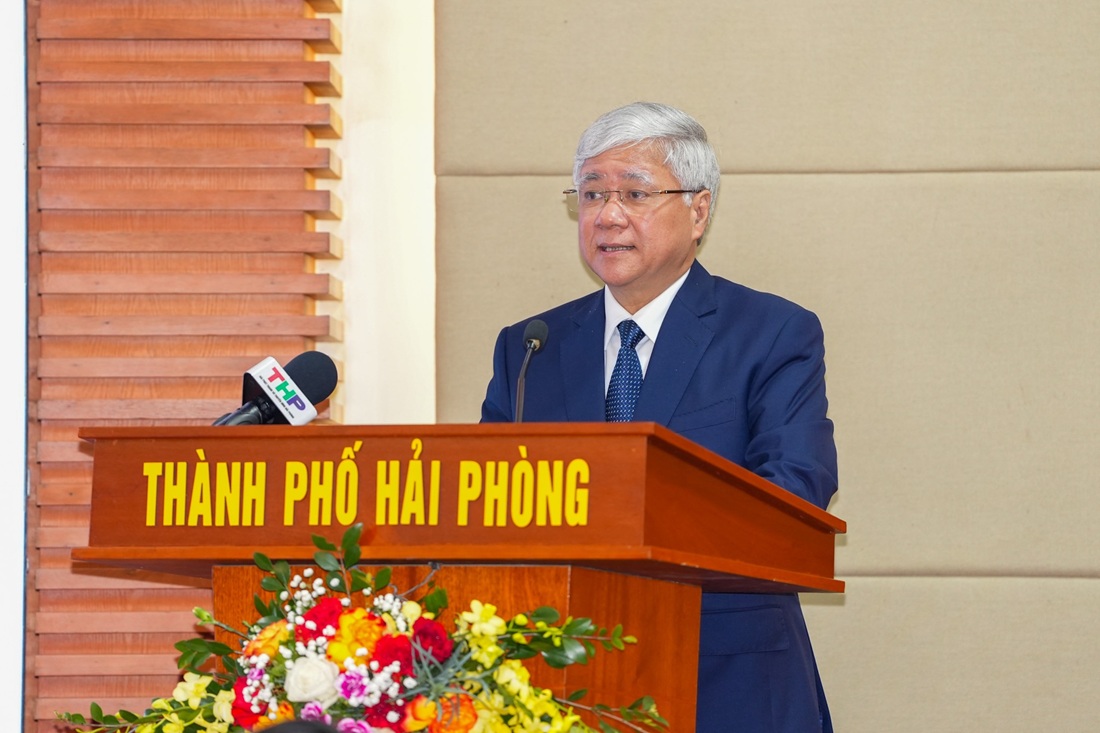 Ông Đỗ Văn Chiến, Bí thư Trung ương Đảng, Chủ tịch Ủy ban Trung ương MTTQ Việt Nam, Phó Chủ tịch Hội đồng Thi đua - Khen thưởng Trung ương phát biểu chỉ đạo tại Hội nghị
