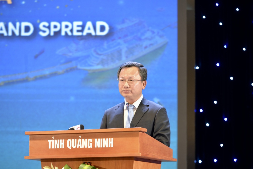 Ông Cao Tường Huy, Chủ tịch UBND tỉnh Quảng Ninh phát biểu bế mạc chương trình. Ảnh: Thu Chung