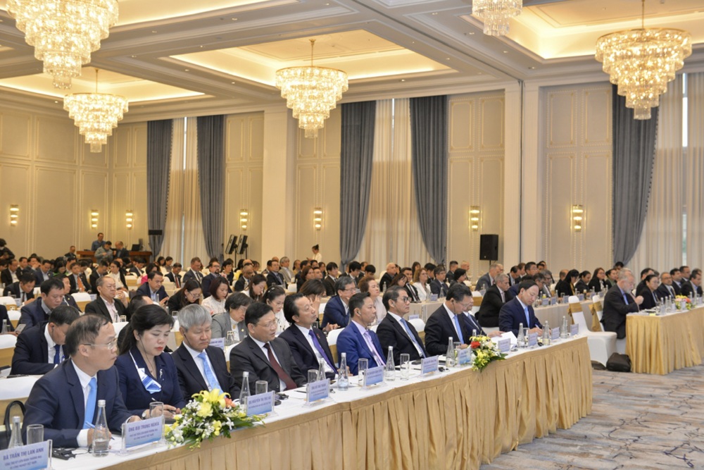 Đại diện các tổ chức quốc tế; hiệp hội doanh nghiệp, các doanh nghiệp quốc tế tham dự chương trình. Ảnh: Thu Chung
