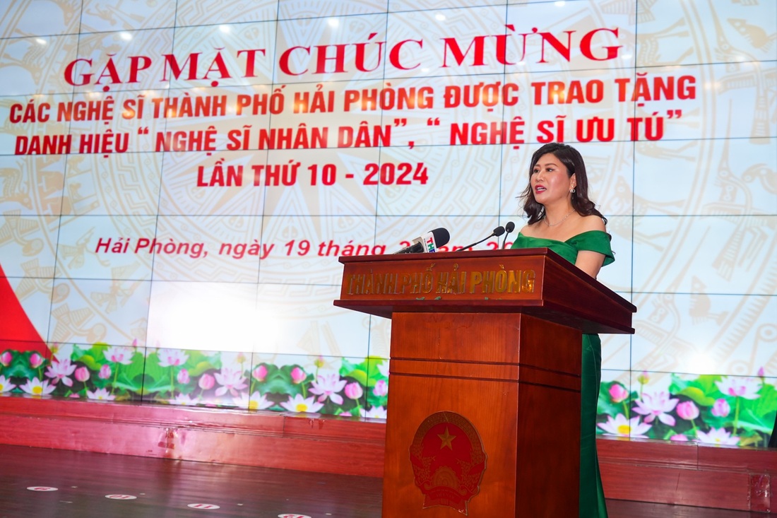 NSND Khánh Hòa chia sẻ cảm xúc tại chương trình