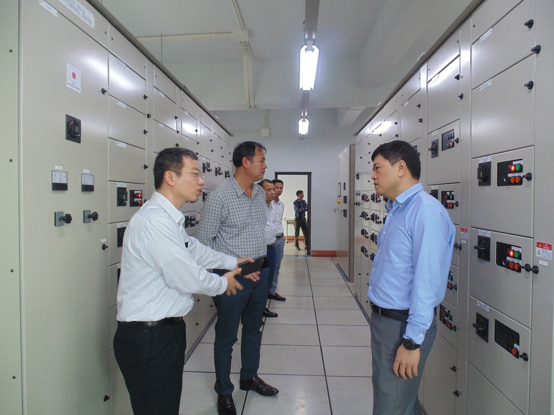 Lãnh đạo Thành phố ham quan hệ thống ứng dụng CNTT và tự động hóa của Công ty cổ phần Cấp nước Hải Phòng