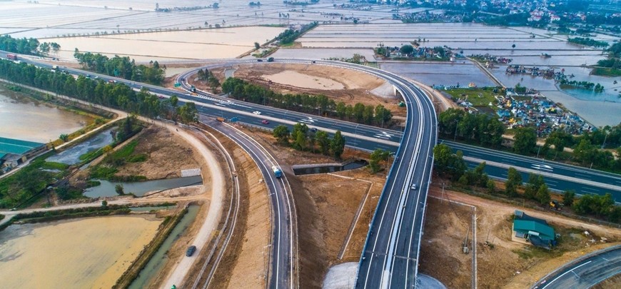 Toàn cảnh nút giao đường tỉnh 392 với cao tốc Hà Nội-Hải Phòng tại huyện Bình Giang, tỉnh Hải Dương được thông xe, khai thác từ ngày 5/2. Ảnh: Vũ Dung