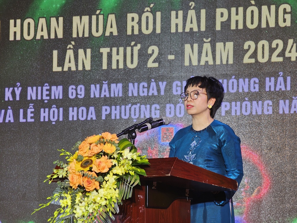 Bà Nguyễn Thị Thu Thủy, Trưởng Đoàn Nghệ thuật Múa rối Hải Phòng phát biểu khai mạc Liên hoan. Ảnh: Thanh Sơn