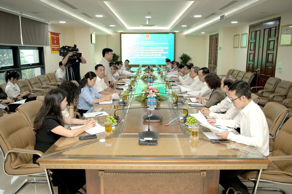Quang cảnh buổi làm việc tại Công ty cổ phần Nhựa Thiếu niên Tiền Phong