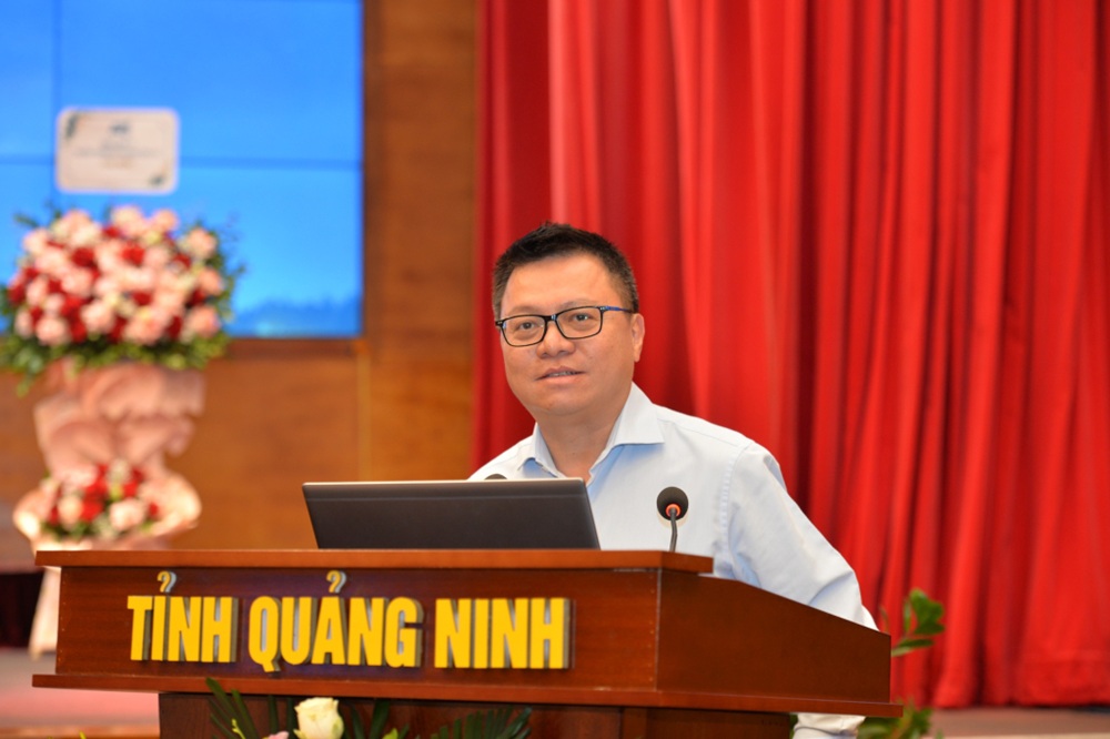 Ông Lê Quốc Minh, Tổng biên tập Báo Nhân dân, Chủ tịch Hội Nhà báo Việt Nam chia sẻ về thách thức và cơ hội trong tiến trình chuyển đổi số. Ảnh: Báo Quảng Ninh