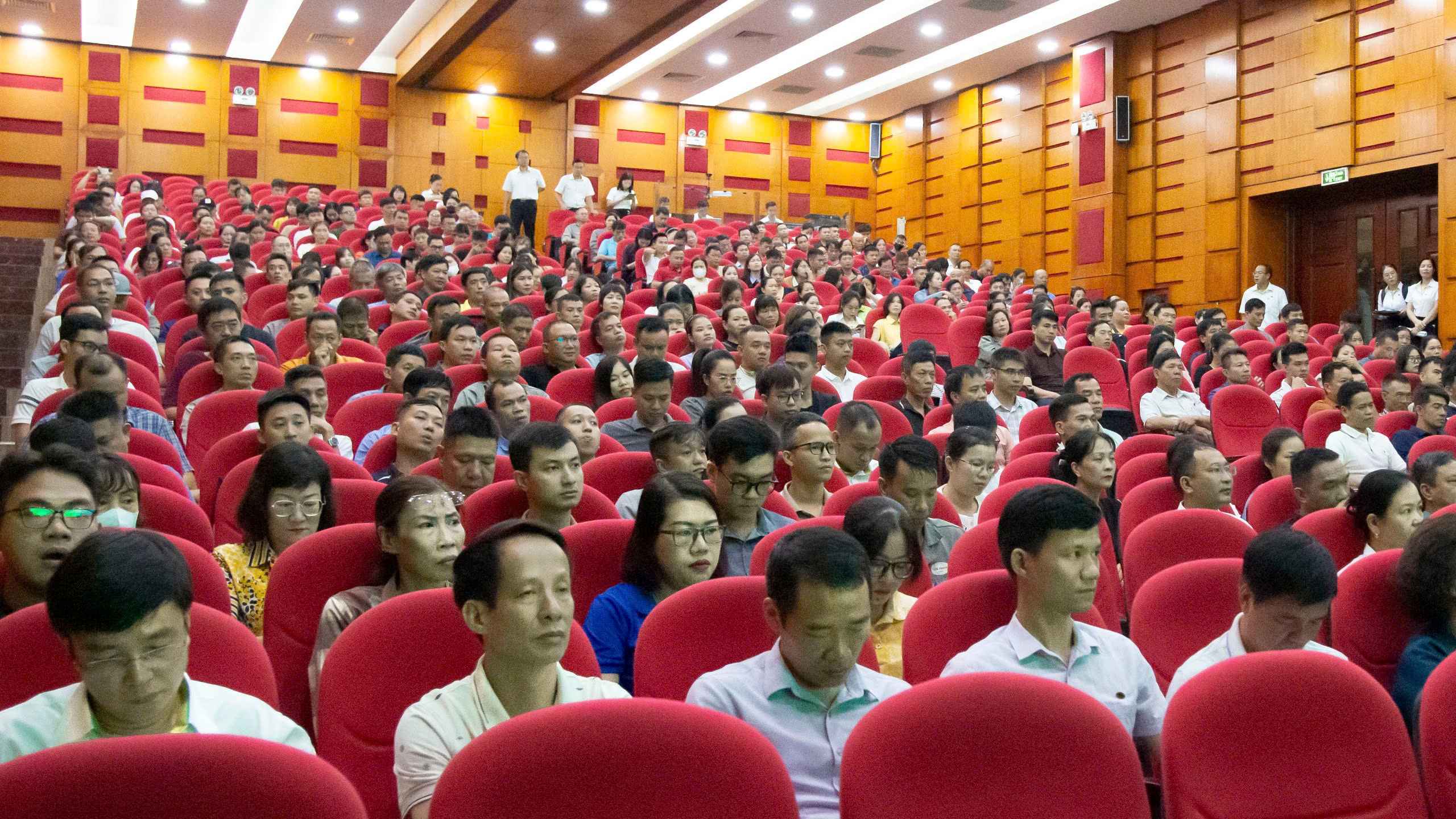 Buổi tọa đàm có sự tham dự của 400 người lao động đại diện cho 1.300 cán bộ nhân viên (CBNV) Công ty