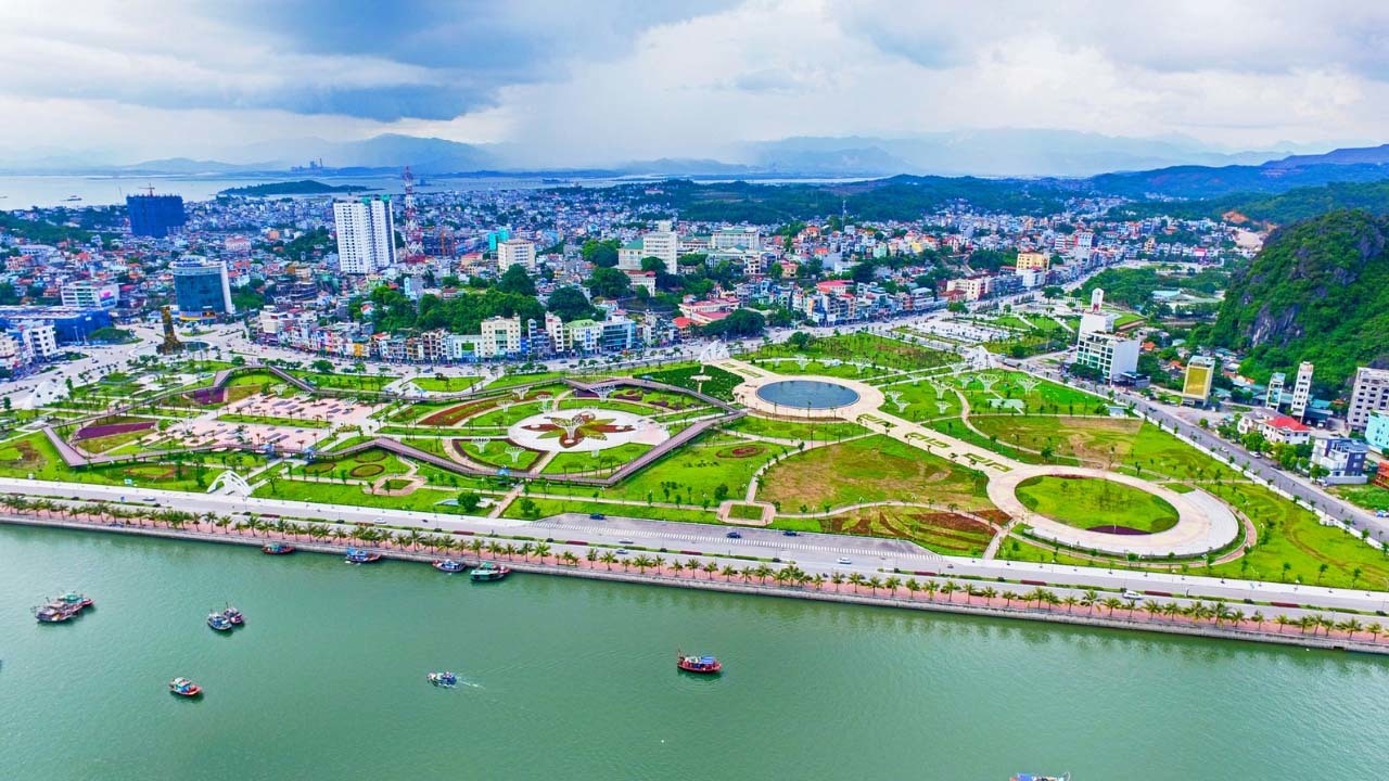 Công viên hoa Hạ Long - nơi diễn ra Lễ hội Thuyền buồm, Dù bay, Motor nước. Ảnh: Báo Quảng Ninh