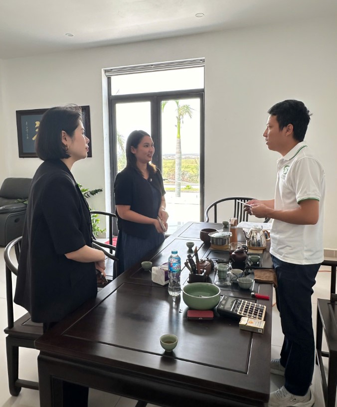 2. Ban lãnh đạo Tập đoàn Sao Đỏ động viên và chia sẻ cùng nhà đầu tư trong KCN Nam Đình Vũ