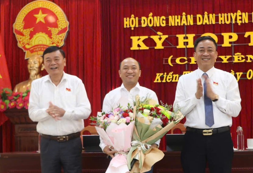 Ông Ngô Duy Khâm được bầu giữ chức Phó Chủ tịch UBND huyện Kiến Thụy