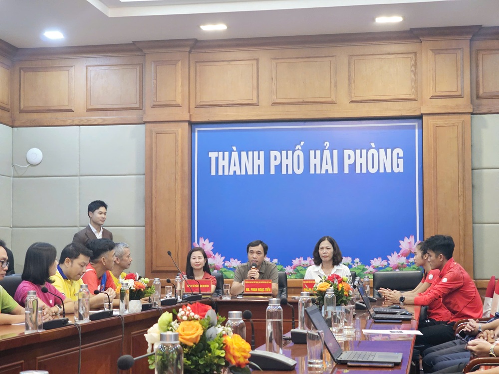 Ông Phan Ngọc Tiến, Trưởng ban Thể thao, Đài Truyền hình Việt Nam (VTV) phát biểu tại Hội nghị