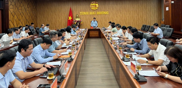 Ông Lê Ngọc Châu, Chủ tịch UBND tỉnh Hải Dương chủ trì phiên họp