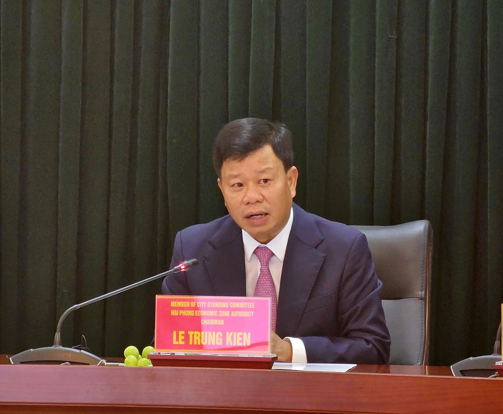 Ông Lê Trung Kiên, Trưởng Ban Quản lý Khu kinh tế Hải Phòng phát biểu tại cuộc làm việc