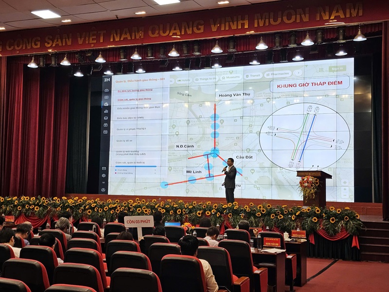 Các doanh nghiệp công nghệ giới thiệu các giải pháp dữ liệu, giải pháp AI trong các lĩnh vực trọng yếu như quy hoạch, bất động sản, cảng biển, logistics tại Điễn đàn