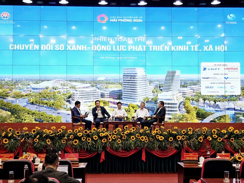 Các đại biểu, chuyên gia cũng đã thảo luận tại Diễn đàn