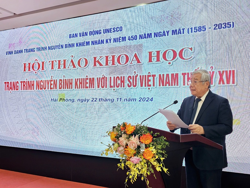 GS. TS.NGND Vũ Minh Giang, Chủ tịch Hội đồng khoa học và đào tạo Đại học Quốc gia Hà Nội, Phó chủ tịch Hội Khoa học Lịch sử Việt Nam phát biểu bế mạc Hội thảo