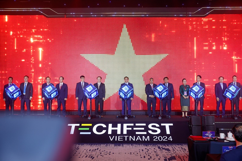 Thủ tướng Phạm Minh Chính và các đại biểu khai mạc Ngày hội khởi nghiệp đổi mới sáng tạo Quốc gia 2024. Ảnh: Thanh Sơn