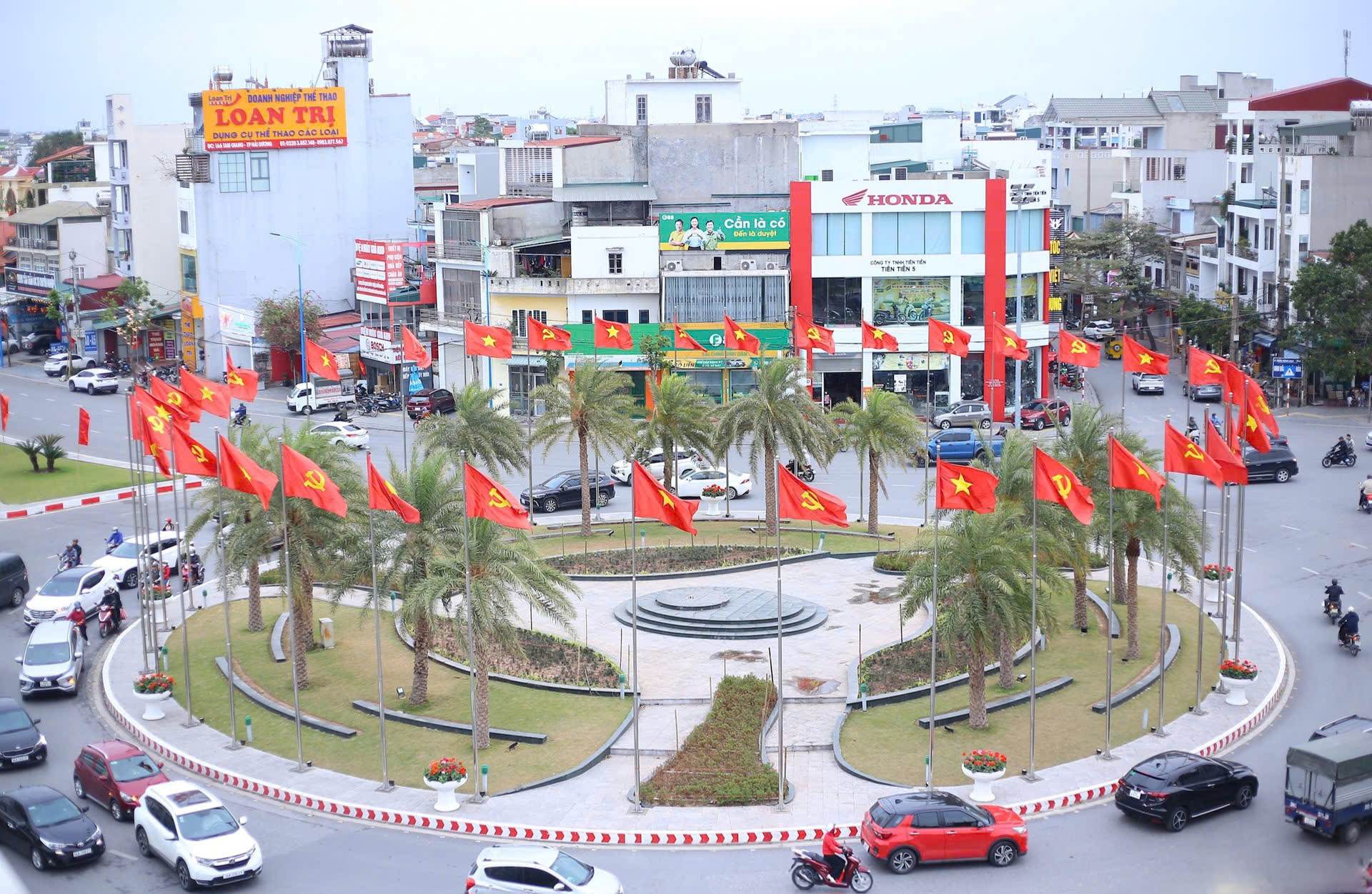 Vòng xuyến quảng trường Độc Lập (TP Hải Dương) đã kịp khoác lên mình diện mạo mới trước thềm Tết Nguyên đán. Ảnh: Linh Linh