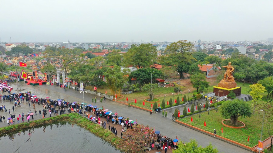 Tượng Đức vương Ngô Quyền tại Cụm di tích Từ Lương Xâm