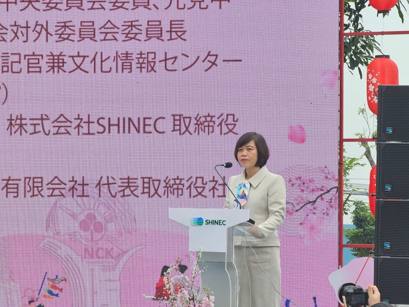 Bà Nguyễn Thị Bích Dung, Giám đốc Sở Ngoại vụ Hải Phòng phát biểu khai mạc Lễ hội. Ảnh: Thanh Sơn