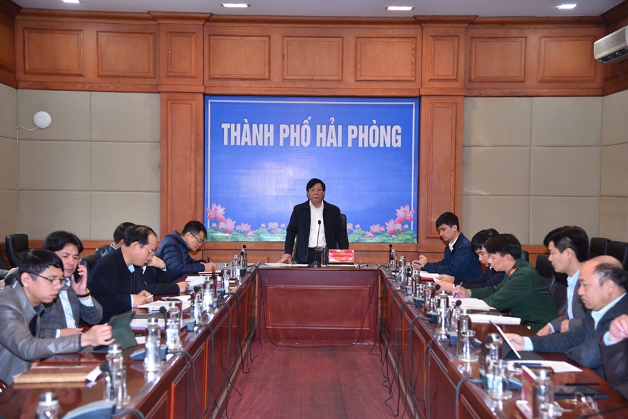 Ông Nguyễn Đức Thọ, Phó chủ tịch UBND TP. Hải Phòng, Trưởng ban Chỉ đạo thực hiện Dự án đường sắt Lào Cai – Hà Nội – Hải Phòng chỉ đạo tại cuộc họp triển khai xây dựng Dự án đoạn qua thành phố