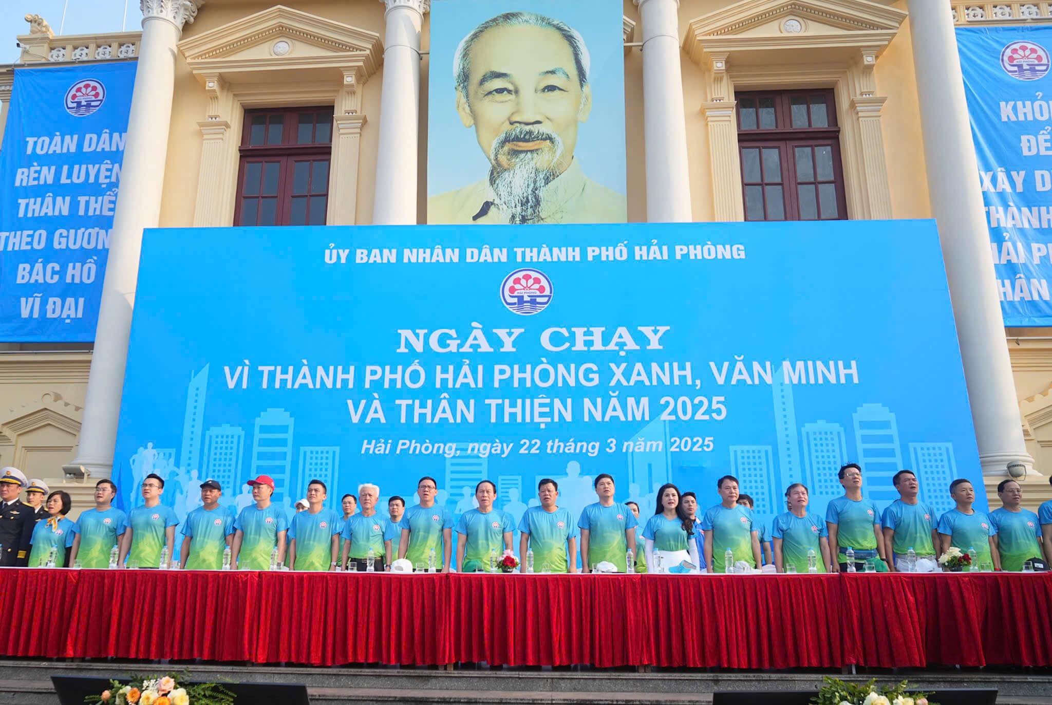 Khai mạc Ngày chạy vì thành phố Hải Phòng xanh, văn minh và thân thiện tại Quảng trường Nhà hát Thành phố