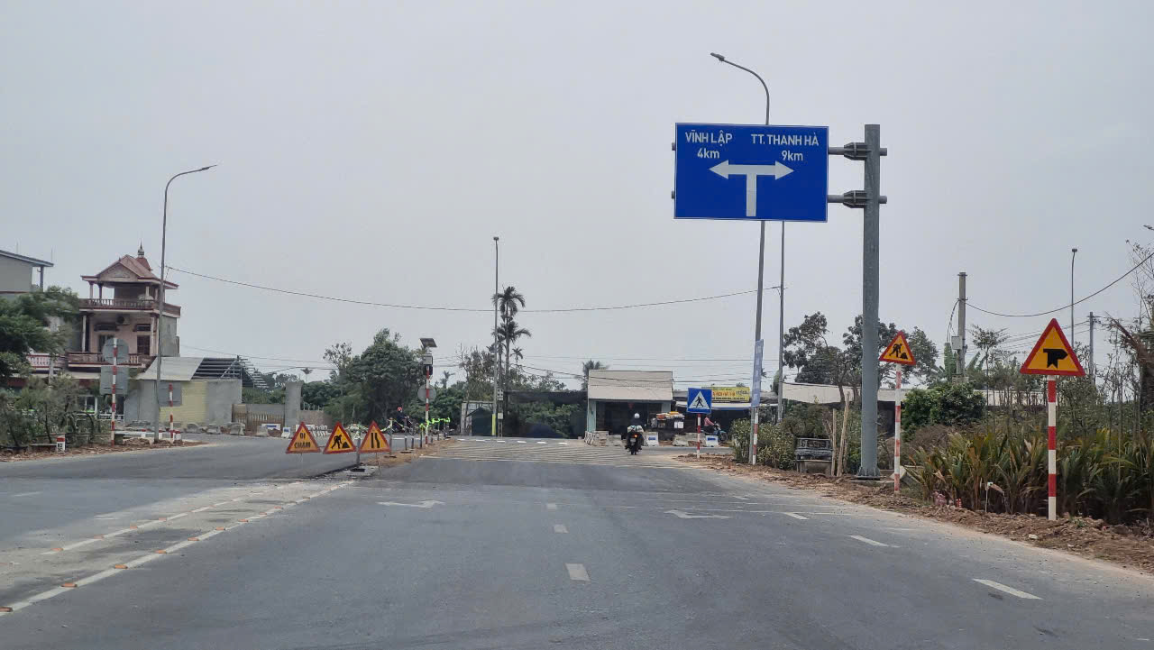 Đường tỉnh 390 nối quốc lộ 5 (Hải Dương) đến quốc lộ 10 (TP Hải Phòng) đã hoàn thành khoảng 5 km đường chính. Ảnh: VP Đông Bắc