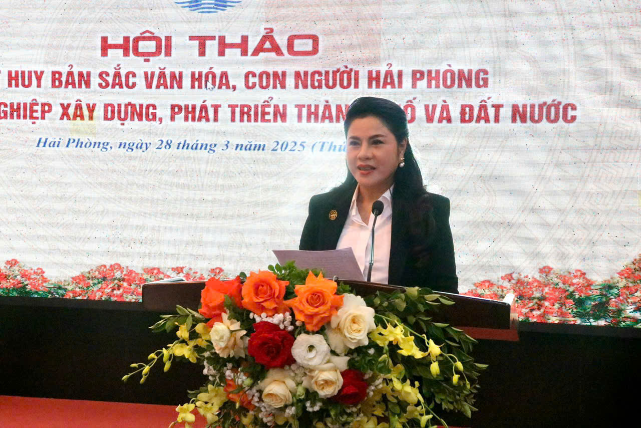 Bà Trần Thị Hoàng Mai, Giám đốc Sở Văn hoá, Thể thao và Du lịch Hải Phòng phát biểu khai mạc Hội thảo