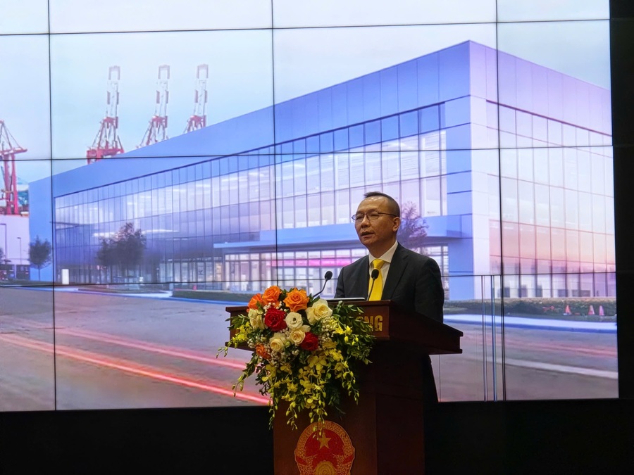 Ông Lê Quốc Anh, Phó tổng giám đốc Tổng công ty Bưu điện Việt Nam phát biểu tại Hội thảo. Ảnh: Thanh Sơn