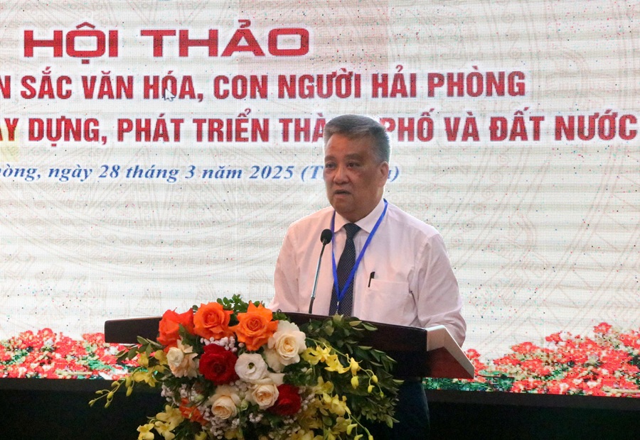 Ông Phạm Xuân Thanh, Chủ tịch Hội Khoa học Lịch sử Hải Phòng phát biểu đề dẫn Hội thảo