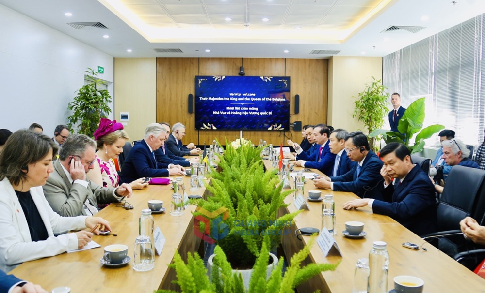 Ông Vũ Đại Thắng, Bí thư Tỉnh ủy Quảng Ninh tiếp xã giao Nhà vua Vương quốc Bỉ Philippe. Ảnh: QMG