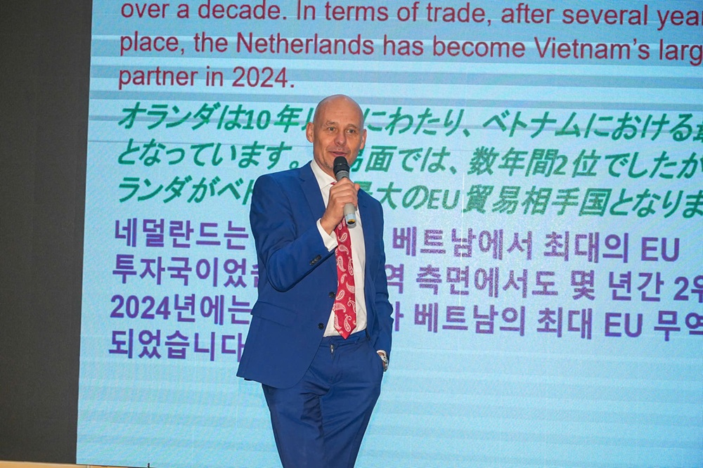 Ngài Kees Van Baar, Đại sứ Vương quốc Hà Lan tại Việt Nam phát biểu tại Chương trình kết nối doanh nghiệp và cộng đồng người nước ngoài Hải Phòng năm 2025