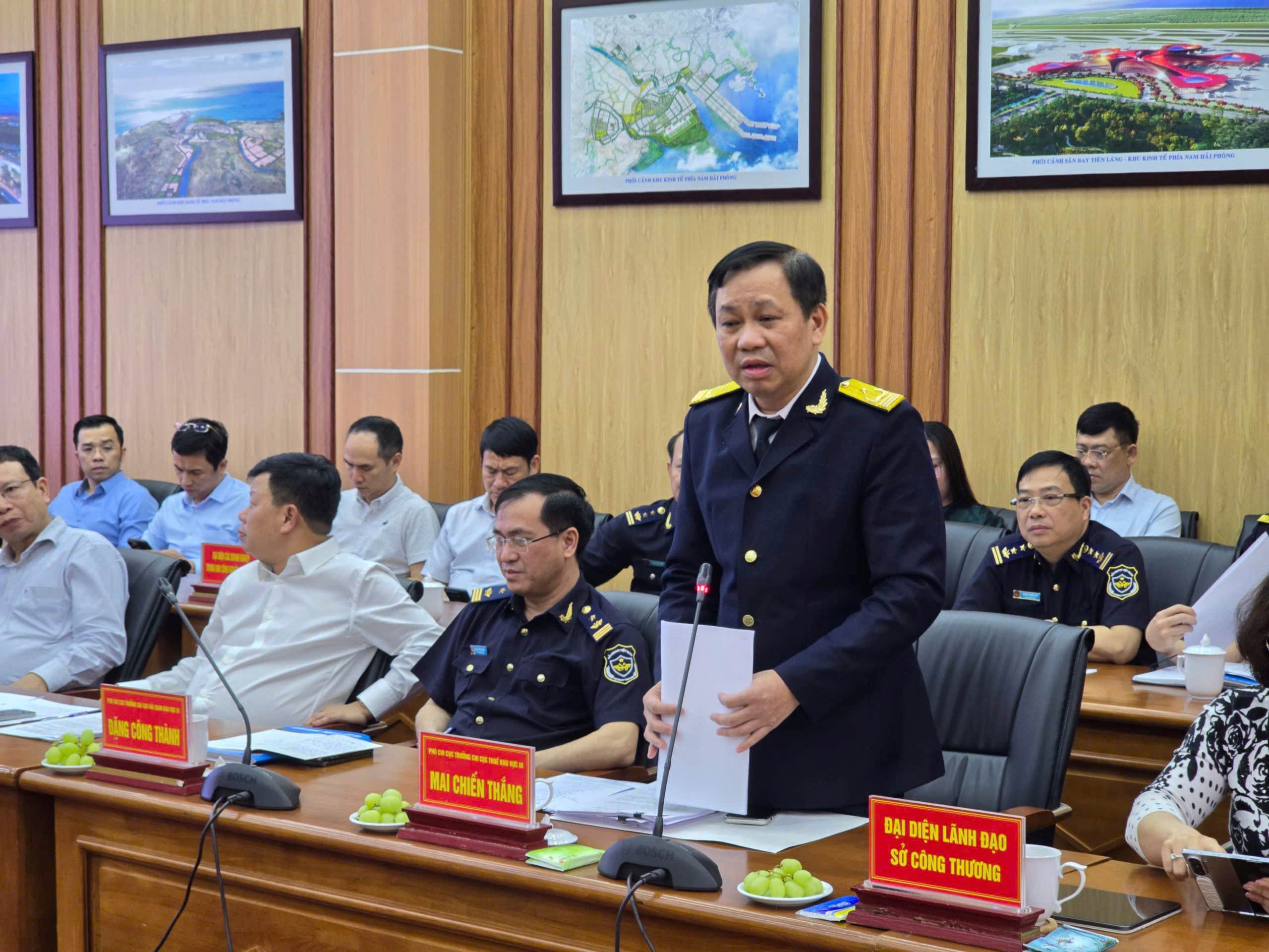 Ông Mai Chiến Thắng, Phó Chi cục trưởng Chi cục Thuế khu vực III cho biết, cơ quan Thuế sẽ đồng hành cùng doanh nghiệp, theo dõi, đánh giá tác động của chính sách thuế và điều chỉnh dựa trên phản ánh của doanh nghiệp. Ảnh: Thanh Sơn
