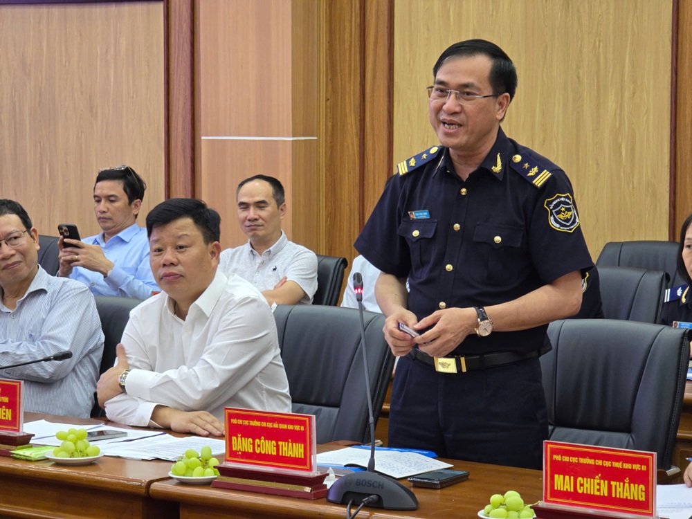 Ông Đặng Công Thành, Phó Chi cục trưởng Chi cục Hải quan khu vực III cam kết tạo điều kiện thuận lợi tối đa cho doanh nghiệp, đặc biệt trong hoạt động xuất nhập khẩu. Ảnh: Thanh Sơn