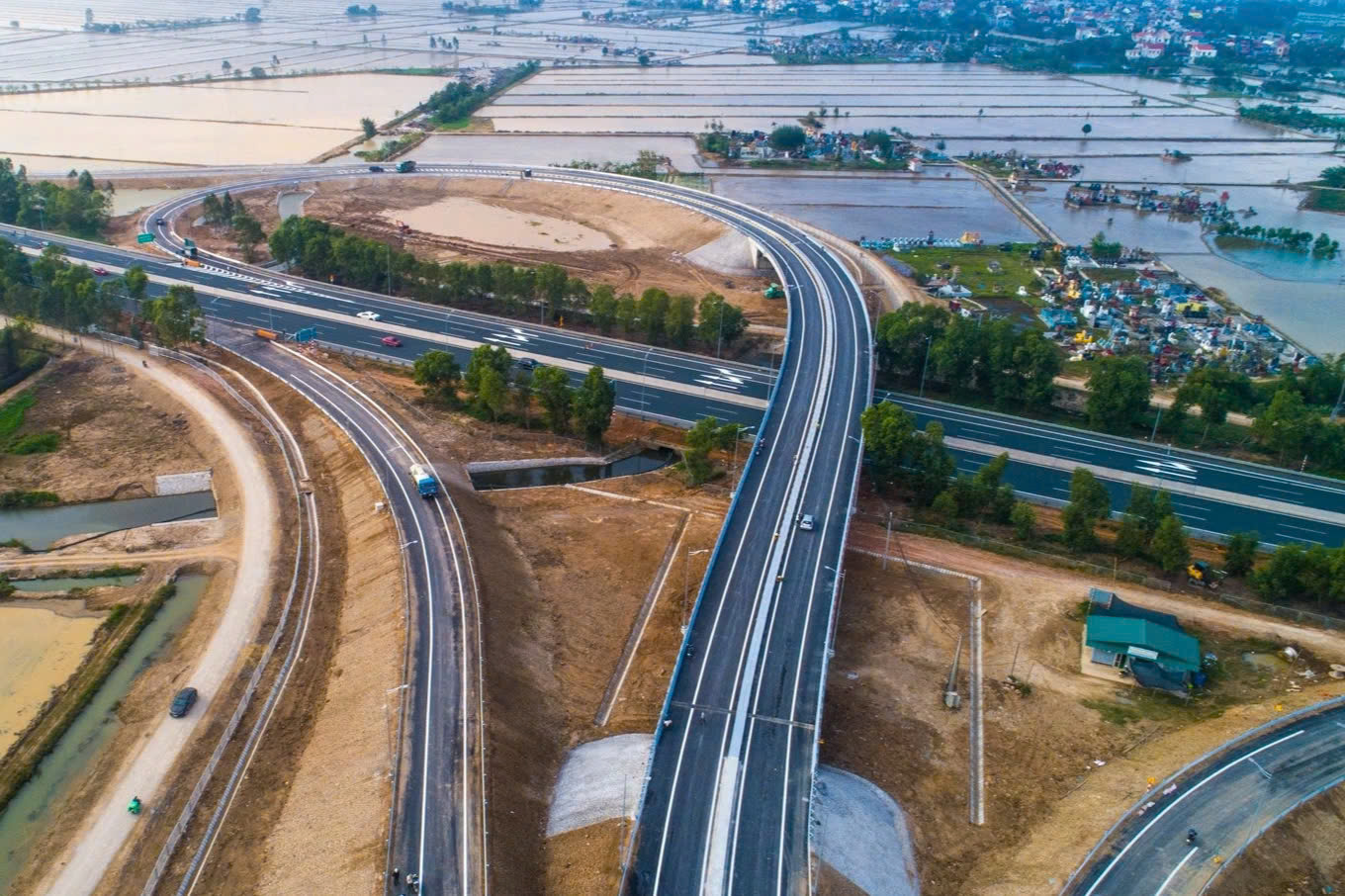 Nút giao thông nối đường tỉnh 392 huyện Bình Giang (Hải Dương) với cao tốc Hà Nội - Hải Phòng. Ảnh: Thành Chung