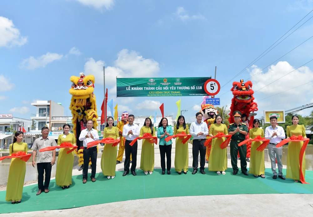 Lễ khánh thành cầu nối yêu thương số 118 tại xã Vĩnh Viễn A, huyện Long Mỹ, tỉnh Hậu Giang diễn ra sáng nay (27/4)