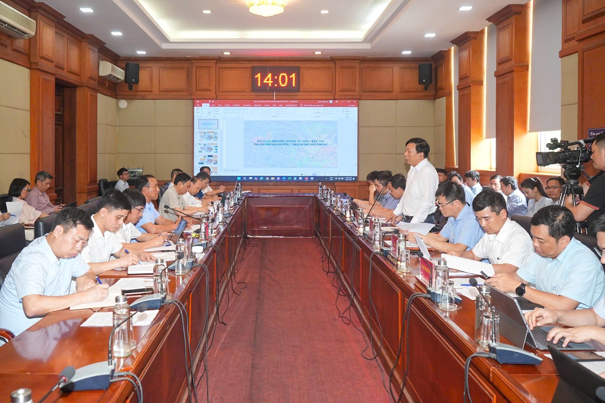 Lãnh đạo UBND hai địa phương bàn giải pháp, nghiên cứu triển khai các phương án giao thông kết nối Hải Dương - Hải Phòng; bố trí phương tiện đi lại; nhà ở cho cán bộ, nhân viên Hải Dương sang Hải Phòng làm việc