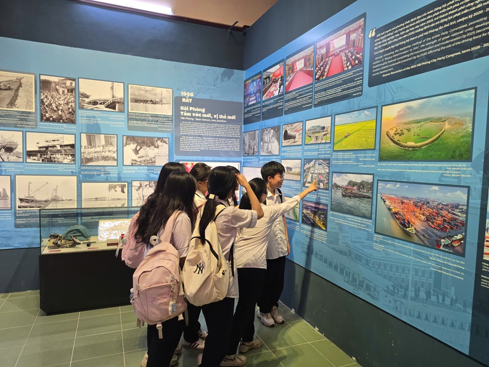 Học sinh Hải Phòng tham quan, tìm hiểu chuyên đề