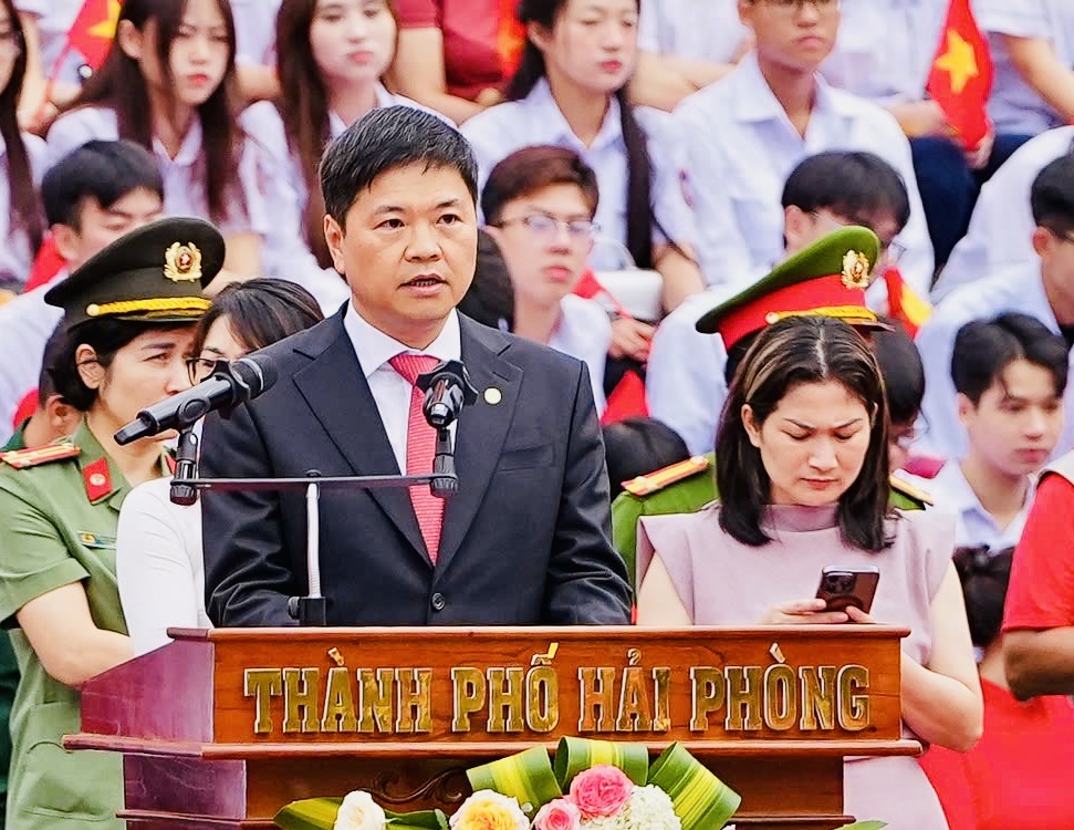 Ông Hoàng Minh Cường, Phó chủ tịch UBND TP. Hải Phòng phát biểu khai mạc chương trình