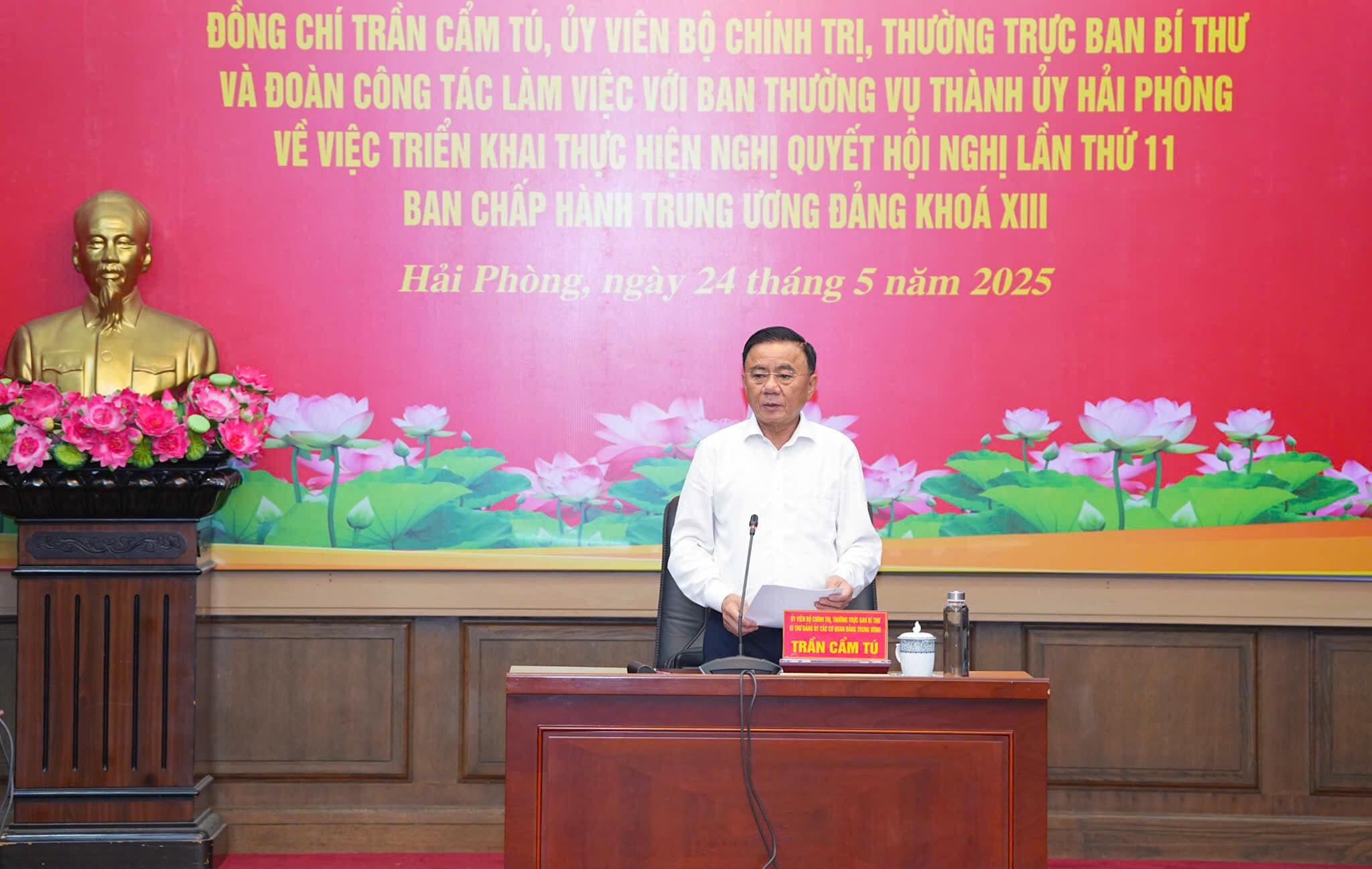 Ông Trần Cẩm Tú, Thường trực Ban Bí thư phát biểu chỉ đạo tại cuộc làm việc