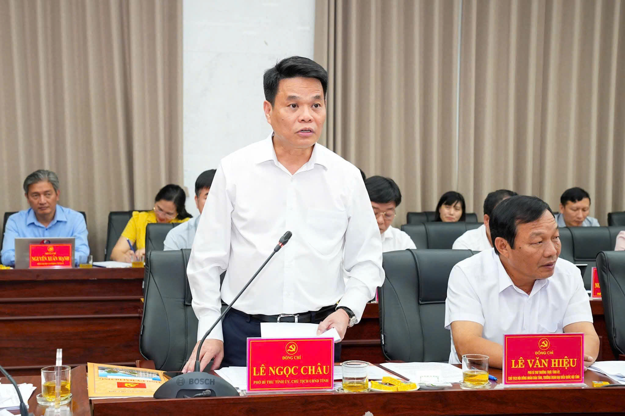 Ông Lê Ngọc Châu, Chủ tịch UBND tỉnh Hải Dương đề nghị thống nhất một số nội dung về phát triển kinh tế - xã hội để hoàn thiện dự thảo Báo cáo chính trị trình Đại hội Đảng bộ thành phố nhiệm kỳ 2025 – 2030