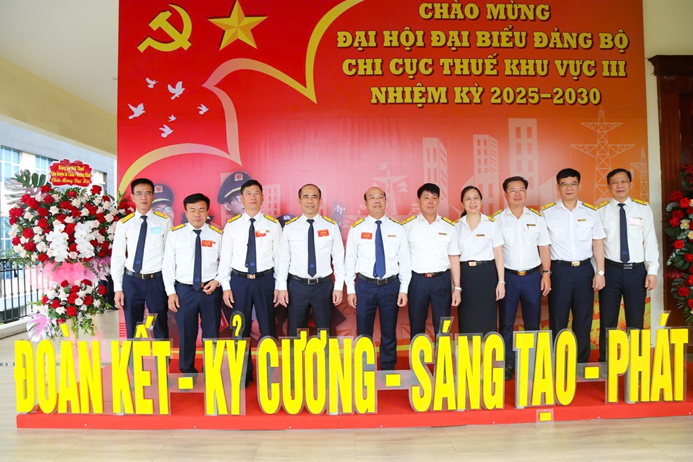 Lãnh đạo Chi cục Thuế khu vực III
