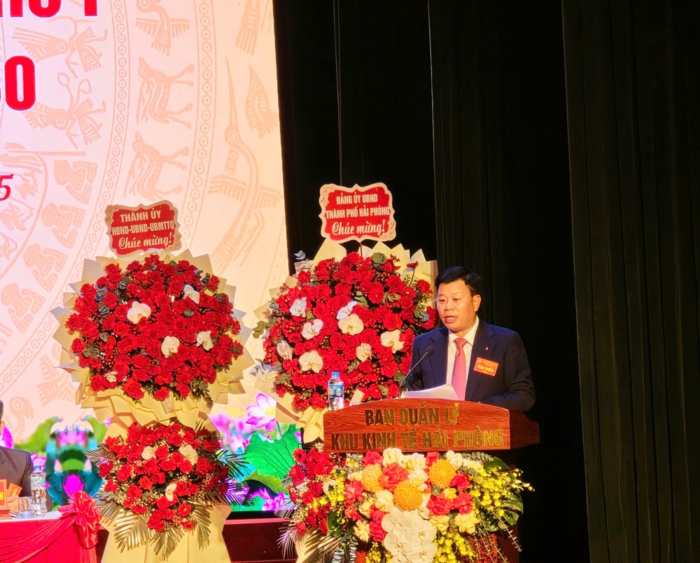 Ông Lê Trung Kiên, Trưởng ban Ban quản lý Khu kinh tế Hải Phòng phát biểu khai mạc Đại hội