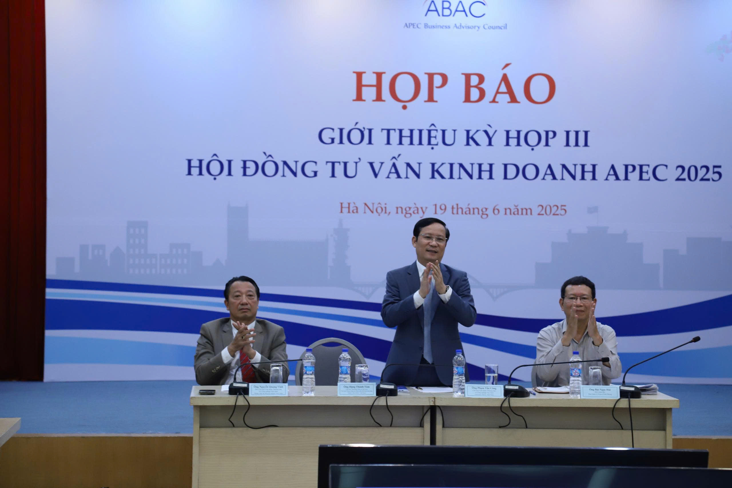 Ban tổ chức giới thiệu kỳ họp III Hội đồng Tư vấn kinh doanh APEC (ABAC III)