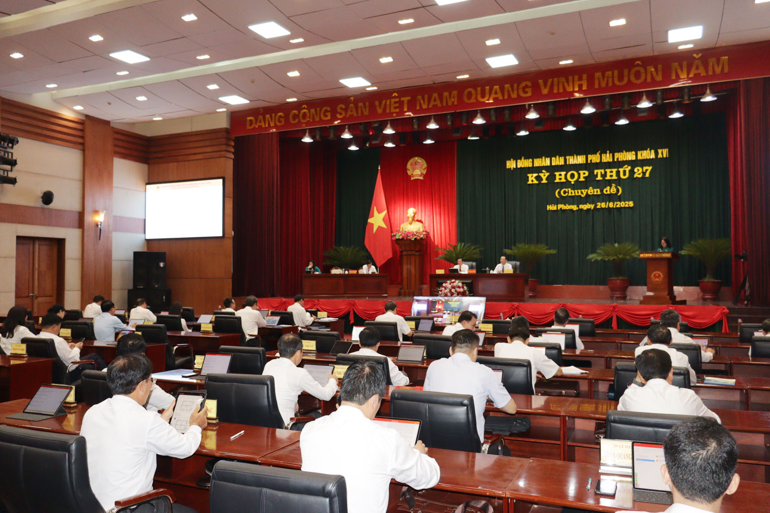 Quang cảnh Kỳ họp thứ 27